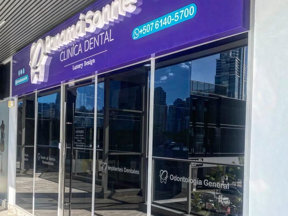 Fachada de Panamá Sonríe — Clínica Dental en Plaza Sunset Strip, Vía Israel, Ciudad de Panamá